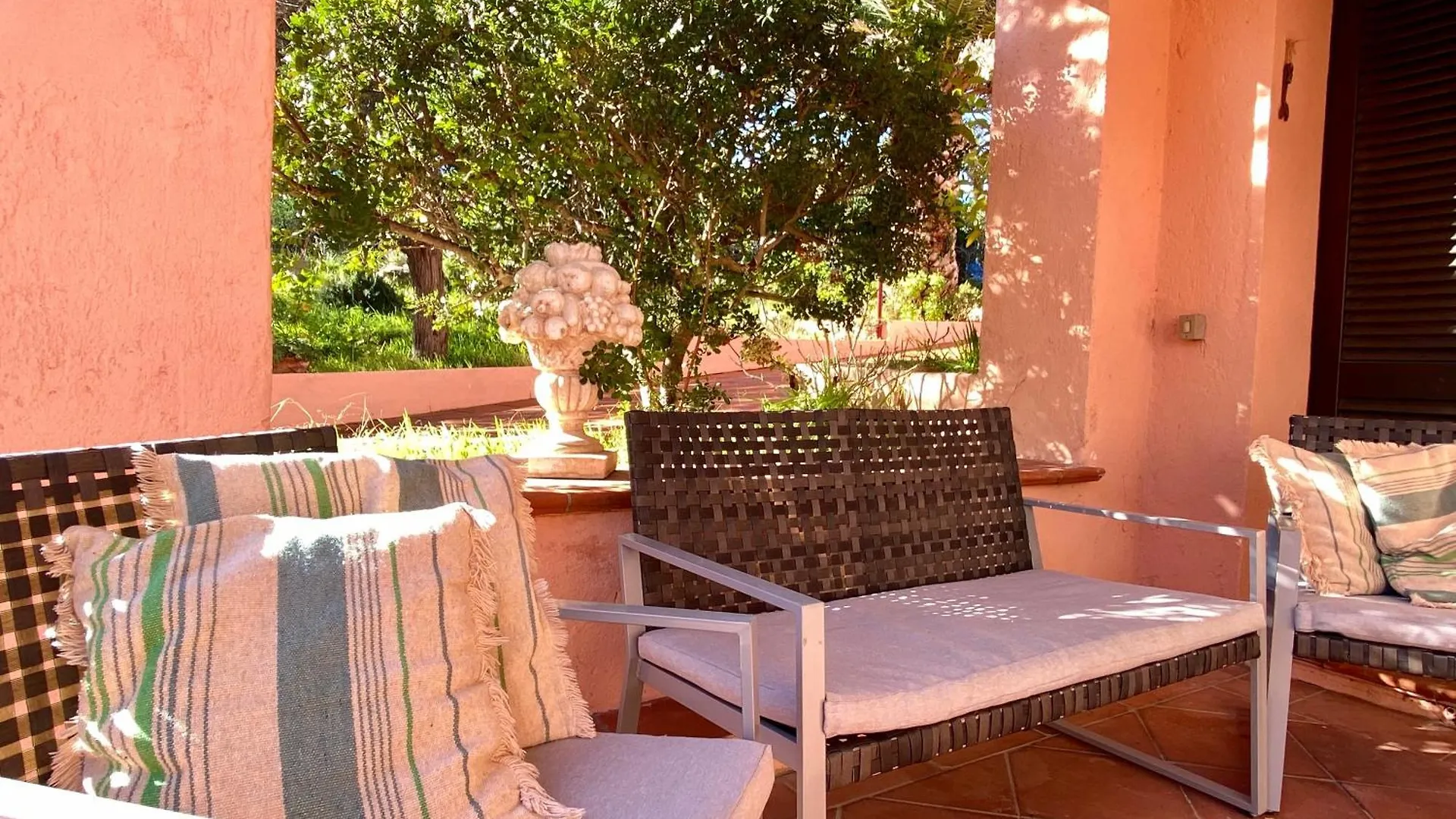 Villa Ginestra La Maddalena